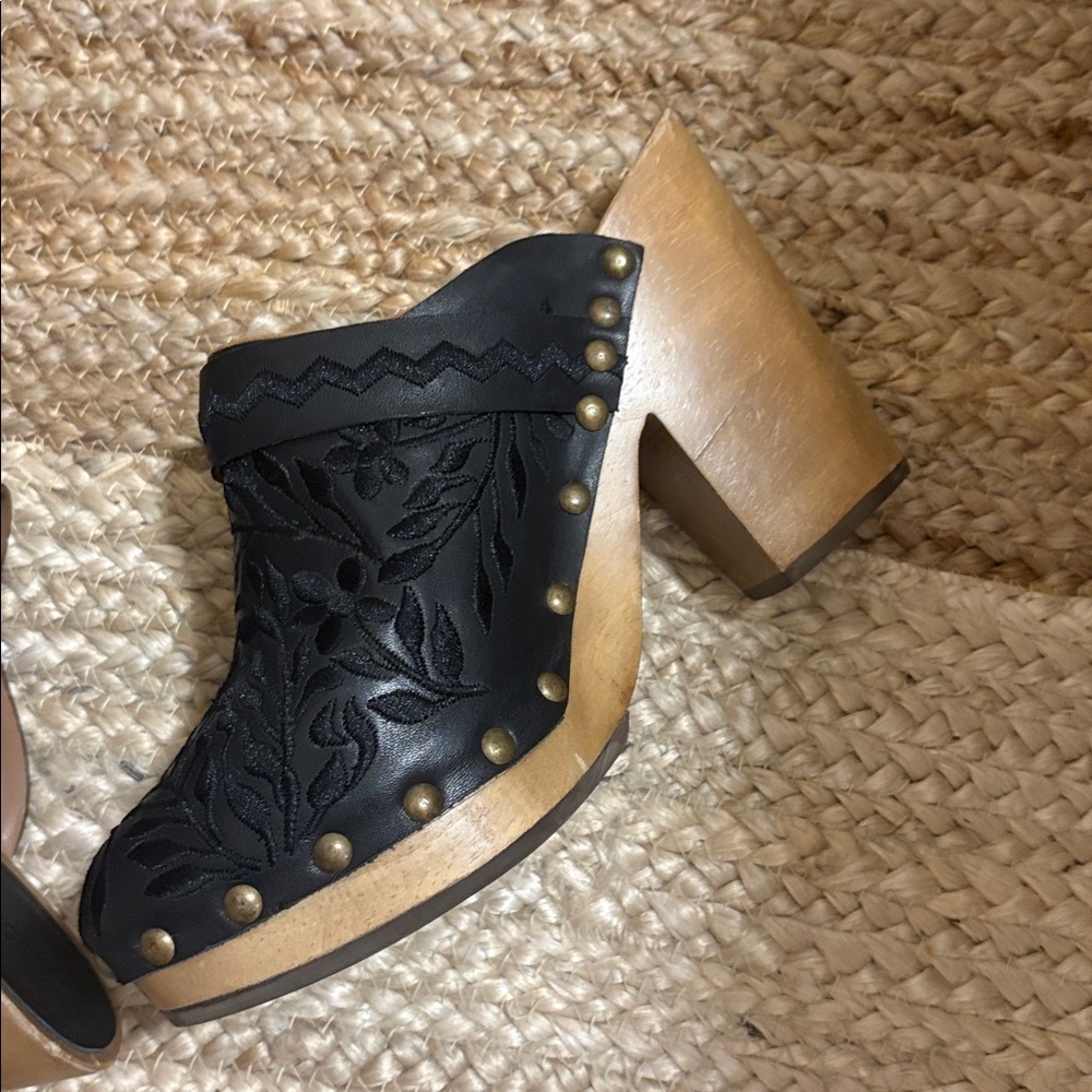 Ulla Johnson Black Floral Clogs with Wooden Heel - Picture 5 of 6